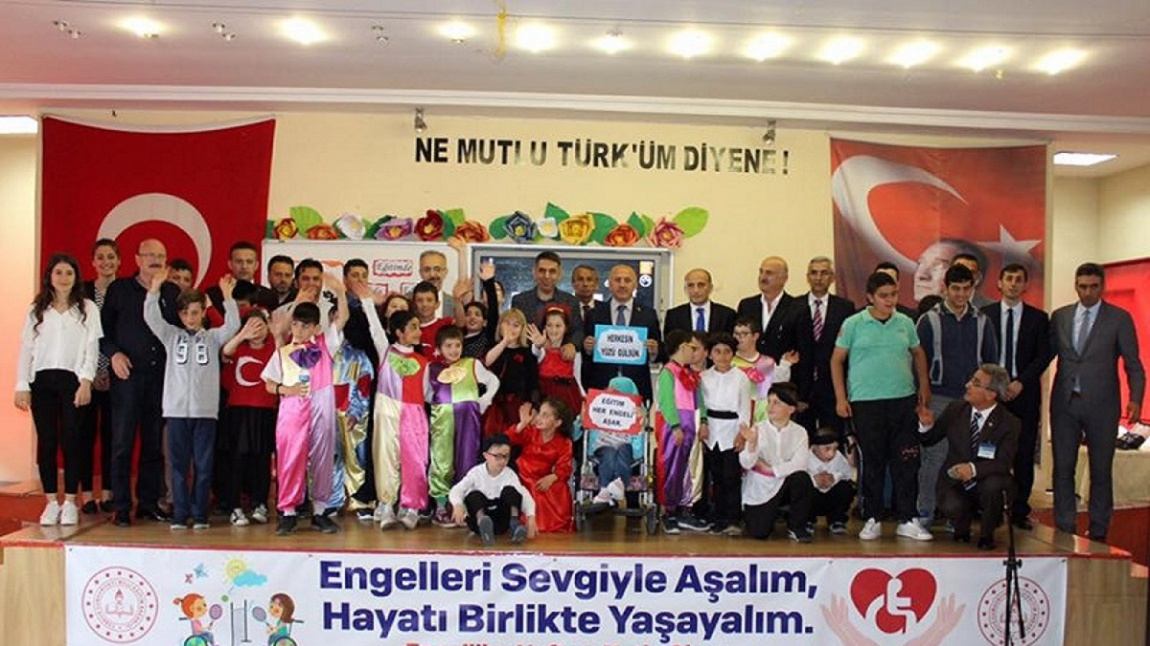 Engelliler Haftası etkinlikleri çerçevesinde Merkez Atatürk Ortaokulunun öncülüğünde  ile düzenlen programa katıldık.